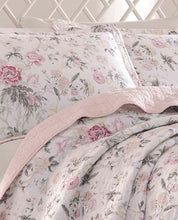 Load image into Gallery viewer, Breezy Floral Quilt
