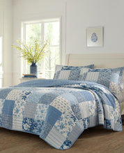 Load image into Gallery viewer, Paisley Patchwork Blue Quilt Set
